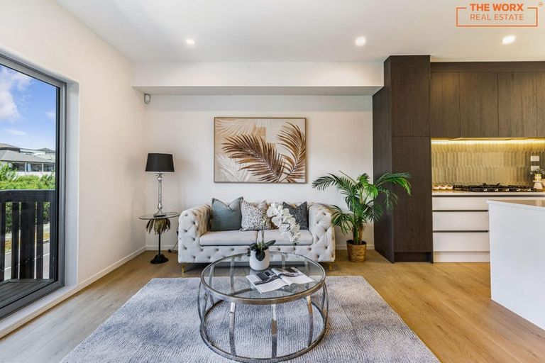 Photo of property in 39 Lawson Creek Street, Massey, Auckland, 0614