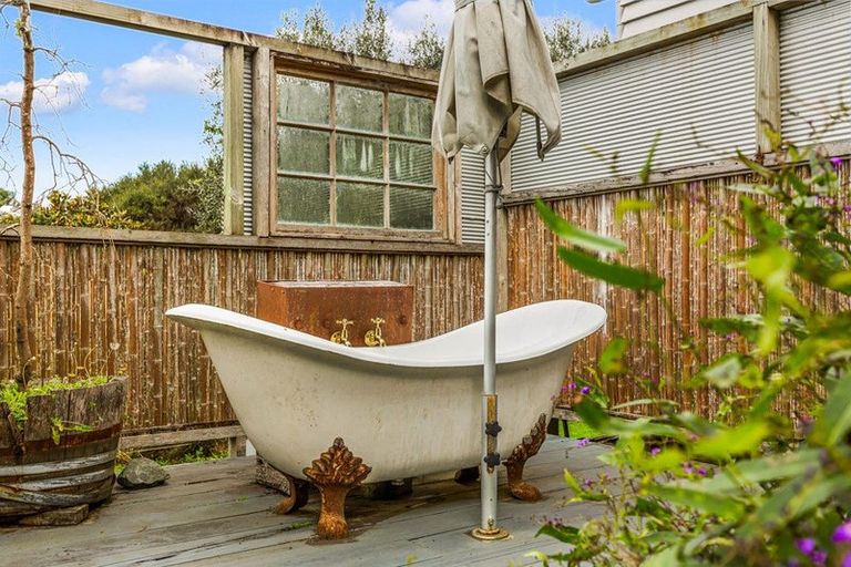 Photo of property in 70 Mahana Road, Waimauku, 0881