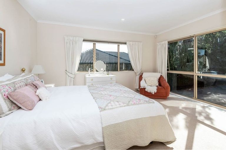 Photo of property in 16 Nad Place, East Tamaki Heights, Auckland, 2016