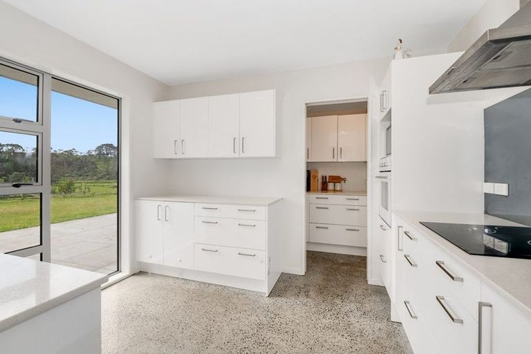 Photo of property in 2265 South Head Road, South Head, Helensville, 0874