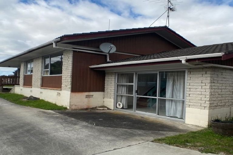 Photo of property in 302 Royal Road, Massey, Auckland, 0614