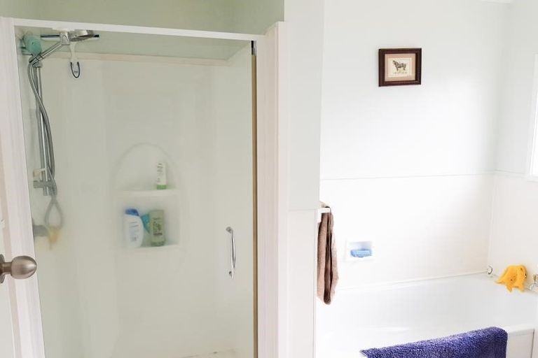 Photo of property in 2/12 King Richard Place, Browns Bay, Auckland, 0630