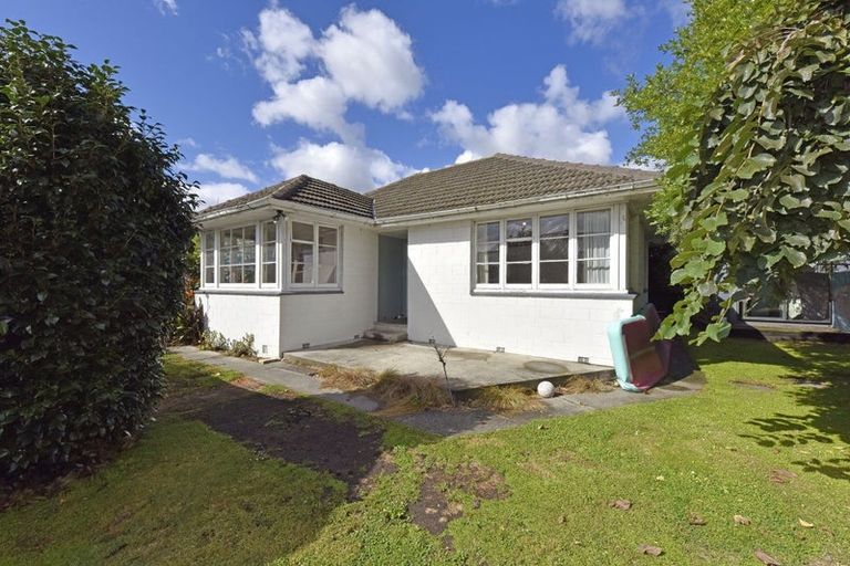 Photo of property in 1/15 Defoe Place, Waltham, Christchurch, 8023
