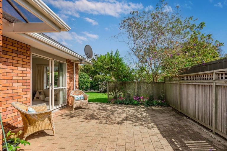 Photo of property in 1 Greenaway Road, Waikanae, 5036