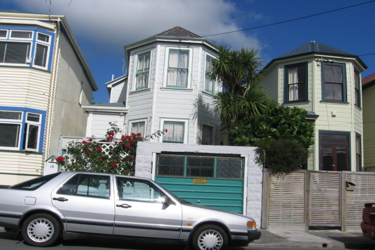 Photo of property in 16 Edge Hill, Mount Victoria, Wellington, 6011