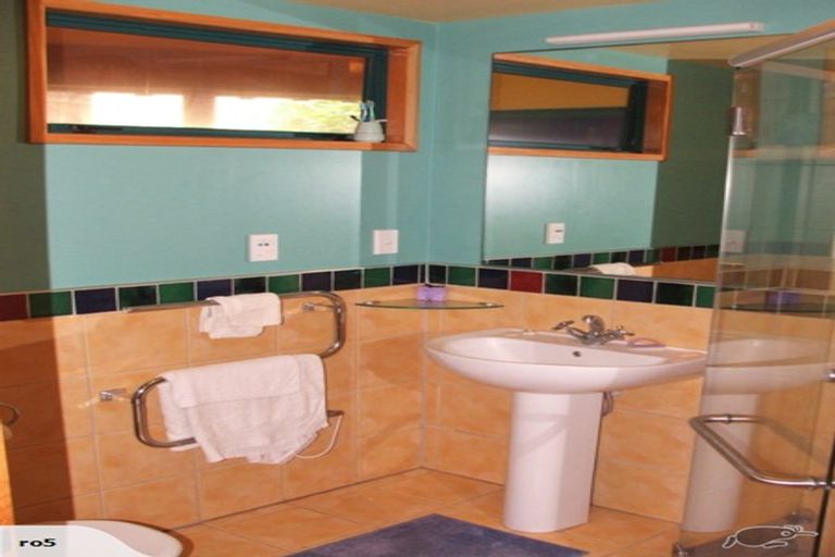 Photo of property in 166 The Esplanade, Houghton Bay, Wellington, 6023