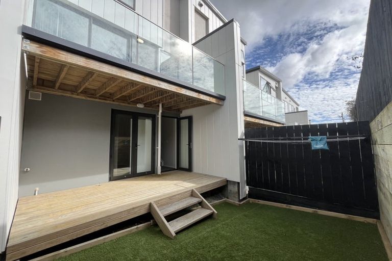 Photo of property in 9 Pukakaho Lane, Papatoetoe, Auckland, 2025