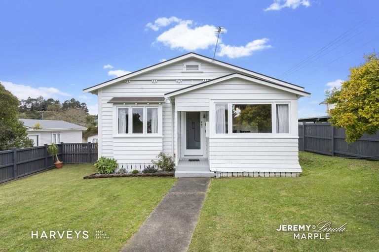Photo of property in 1/10 Woodglen Road, Glen Eden, Auckland, 0602