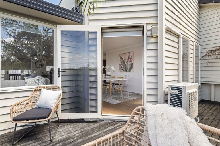 Photo of property in 941 East Coast Road, Torbay, Auckland, 0630