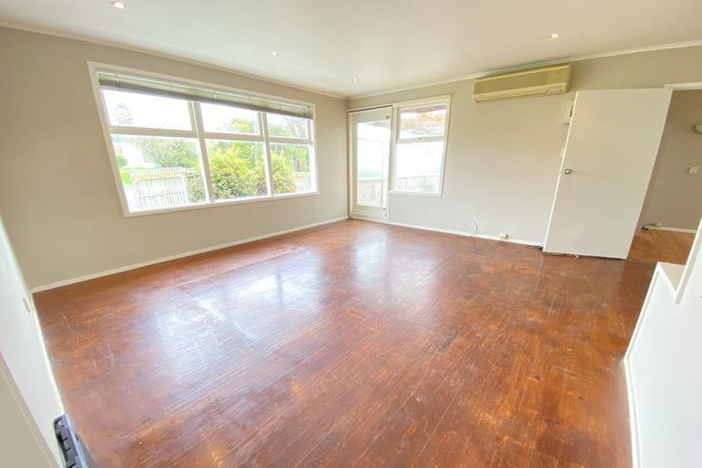 Photo of property in 2/1 Bruce Road, Glenfield, Auckland, 0629