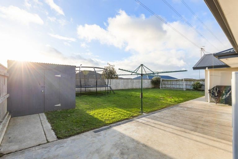 Photo of property in 4 Cyprus Place, Fitzherbert, Palmerston North, 4410