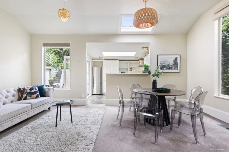 Photo of property in 8 Mertoun Terrace, Highbury, Wellington, 6012