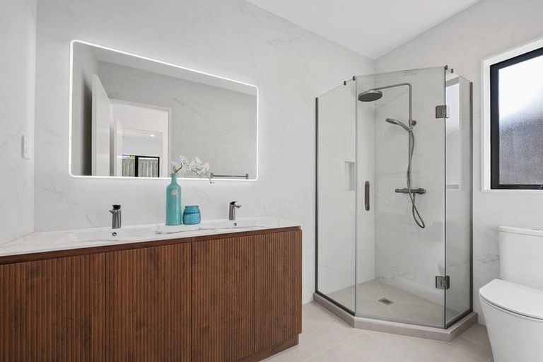 Photo of property in 52 Whakairo Crescent, Gulf Harbour, Whangaparaoa, 0930