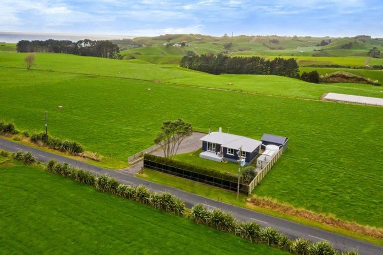 Photo of property in 95 Koru Road, Omata, New Plymouth, 4374