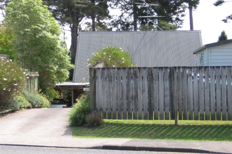 Photo of property in 1/121 Godley Road, Green Bay, Auckland, 0604