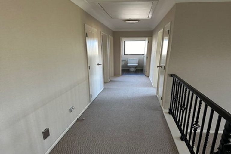 Photo of property in 5 Gibbston Crescent, Flat Bush, Auckland, 2016