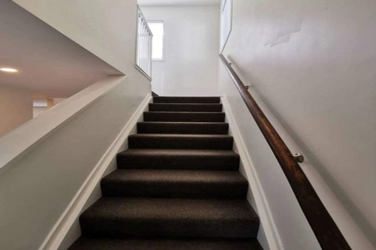 Photo of property in 1/30 John Jennings Drive, Oteha, Auckland, 0632