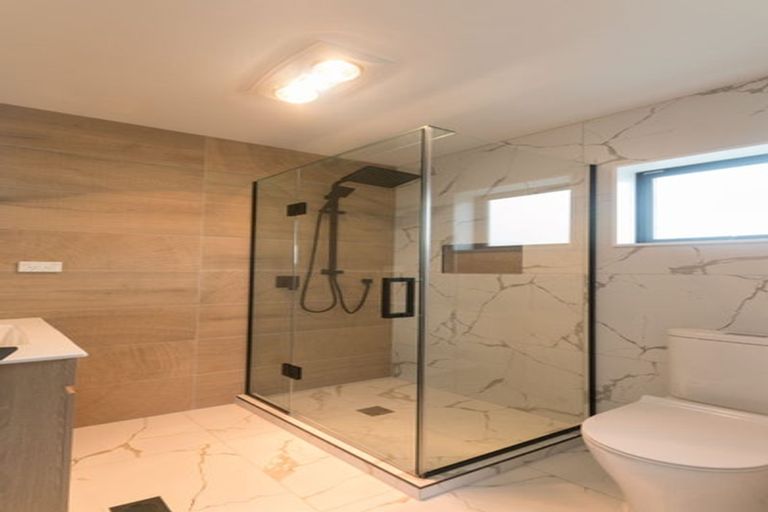 Photo of property in 17e Martin Place, Kelston, Auckland, 0602