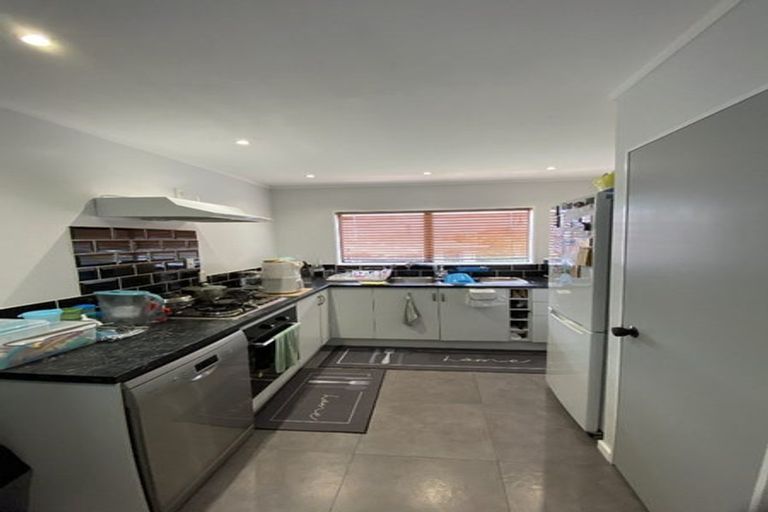 Photo of property in 33 Omapere Street, Whitby, Porirua, 5024