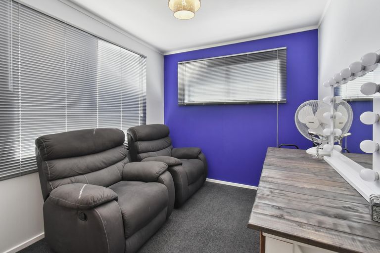 Photo of property in 12 Seaward Place, Wattle Downs, Auckland, 2103