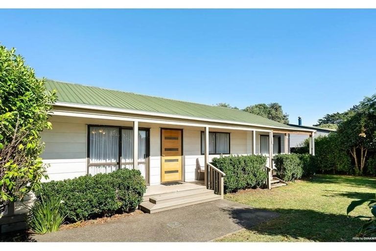 Photo of property in 10 Seaward Place, Wattle Downs, Auckland, 2103