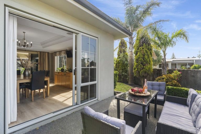 Photo of property in 2 Excelsa Place, Papamoa Beach, Papamoa, 3118