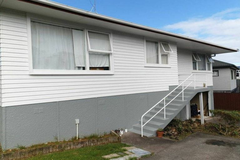 Photo of property in 2/123 Bruce Road, Glenfield, Auckland, 0629