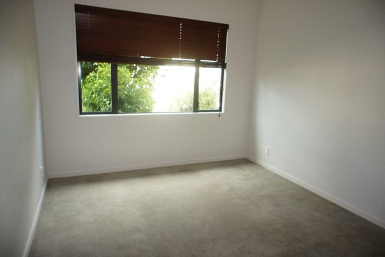 Photo of property in 3 Courtneys, West Harbour, Auckland, 0618