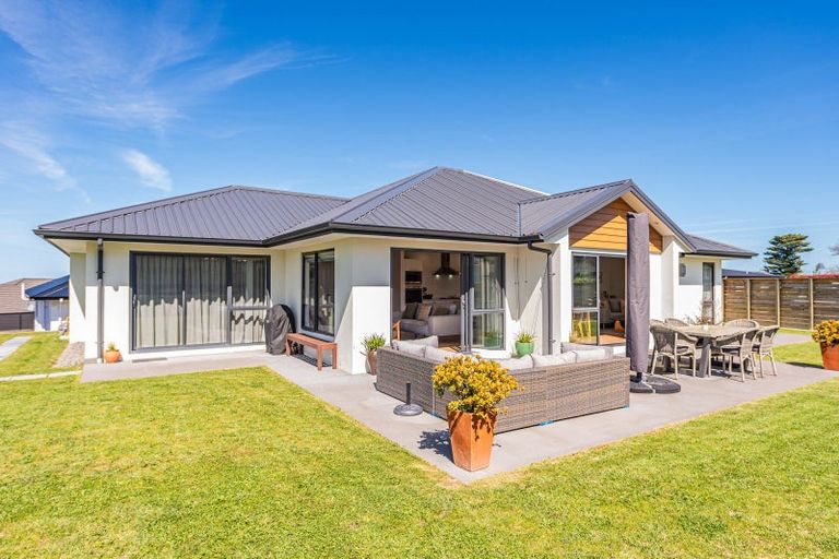 Photo of property in 25 Tirimoana Place, Otamatea, Whanganui, 4501