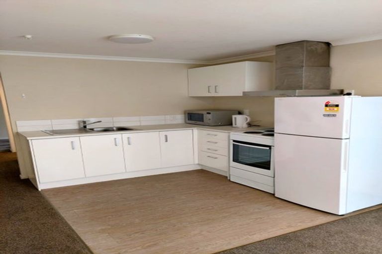 Photo of property in 23 Downing Street, Glenfield, Auckland, 0629