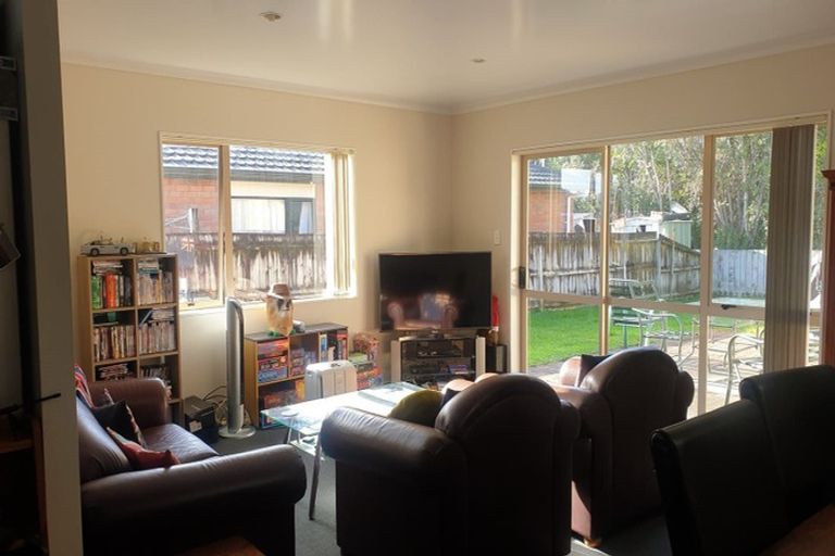 Photo of property in 8 Neesons Way, Glendene, Auckland, 0602