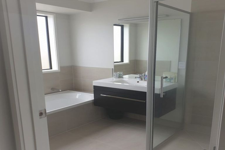 Photo of property in 5 O Ruamano Crescent, Pukekohe, 2120