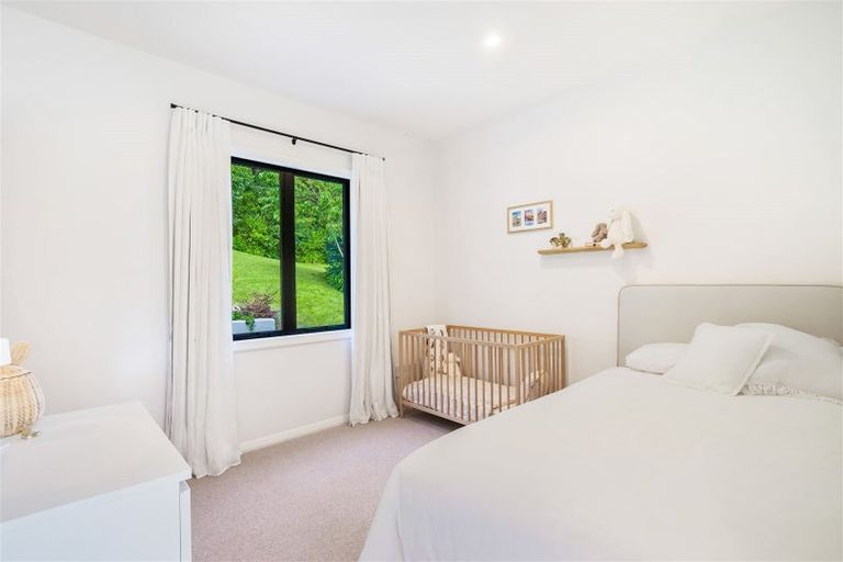 Photo of property in 10 Zita Avenue, Matakatia, Whangaparaoa, 0930