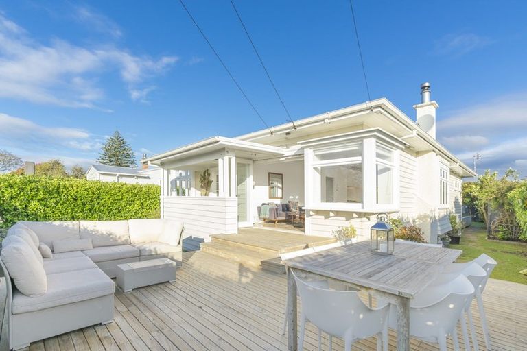 Photo of property in 54 Miller Street, Point Chevalier, Auckland, 1022
