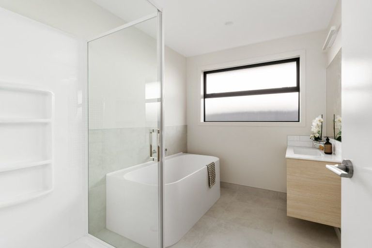 Photo of property in 39 Hammick Crescent, Pyes Pa, 3112