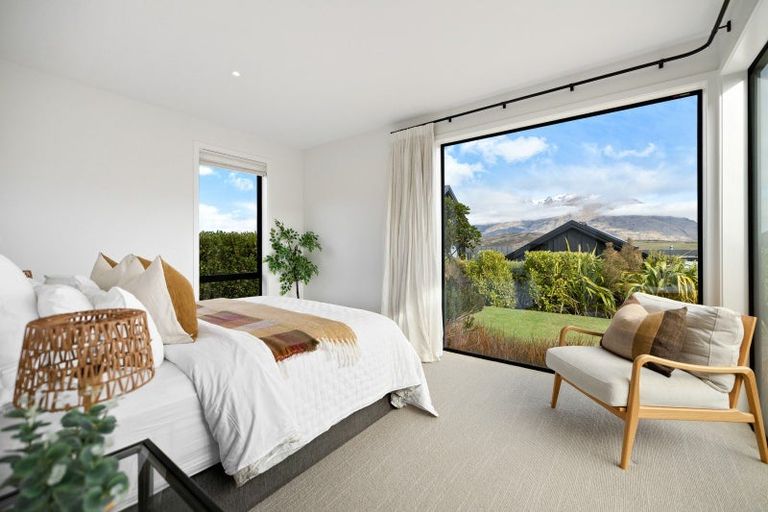 Photo of property in 1 Wanderer Lane, Jacks Point, Queenstown, 9371
