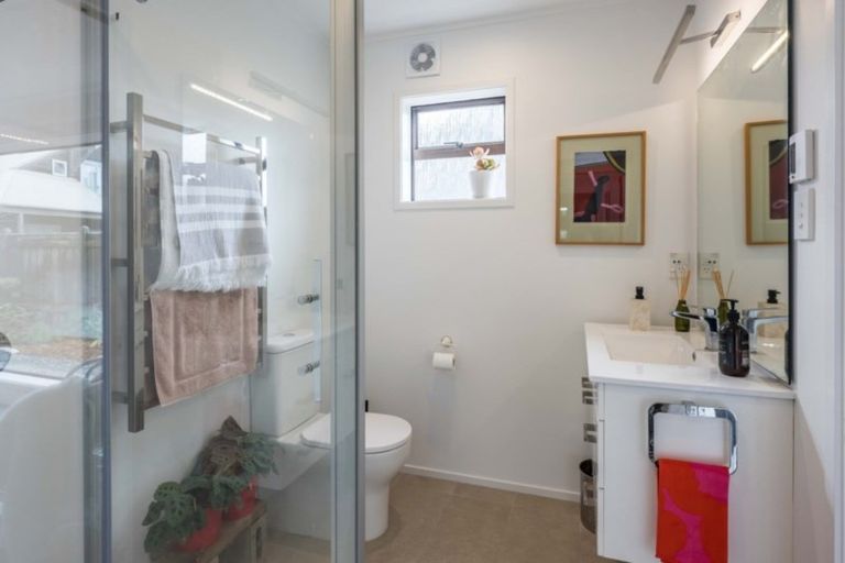 Photo of property in 106 Field Way, Waikanae Beach, Waikanae, 5036