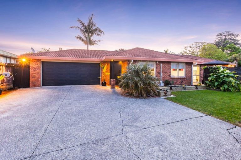 Photo of property in 14 Norman Close, The Gardens, Auckland, 2105