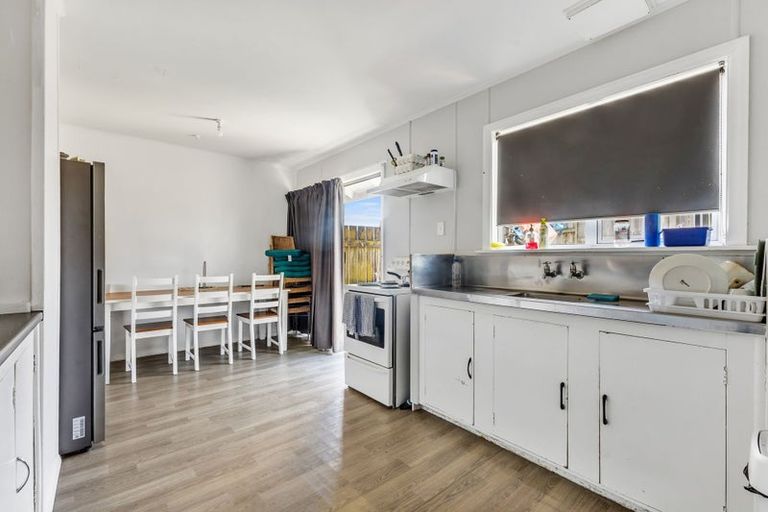 Photo of property in 20 Cook Street, Marfell, New Plymouth, 4310