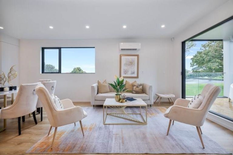 Photo of property in 1/16 Williamson Avenue, Belmont, Auckland, 0622