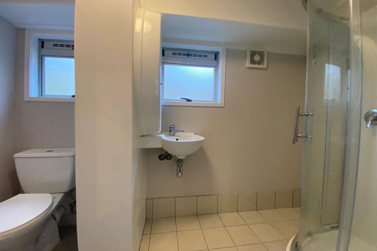 Photo of property in 14 Landow Place, Henderson, Auckland, 0612