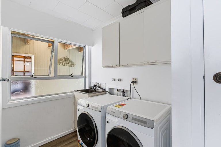 Photo of property in 172a Mangorei Road, Merrilands, New Plymouth, 4312