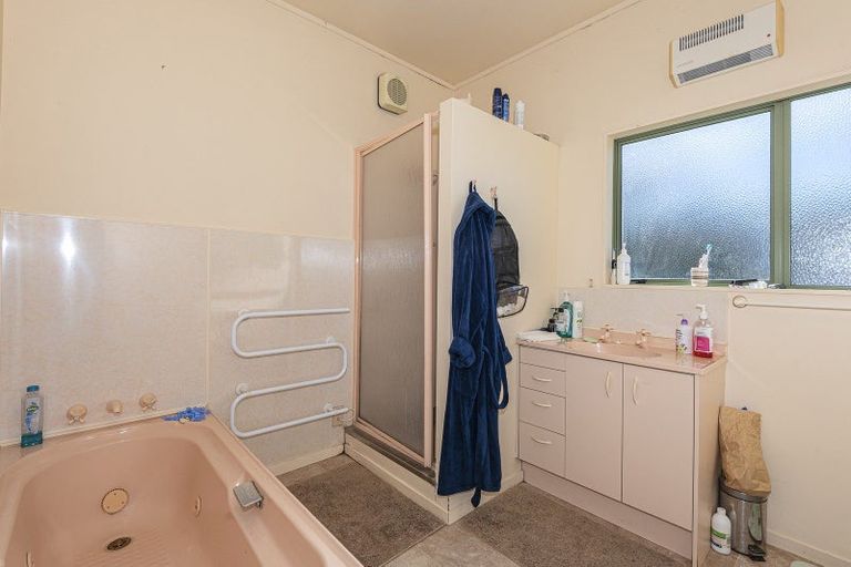 Photo of property in 6 Old Onerahi Road, Onerahi, Whangarei, 0110