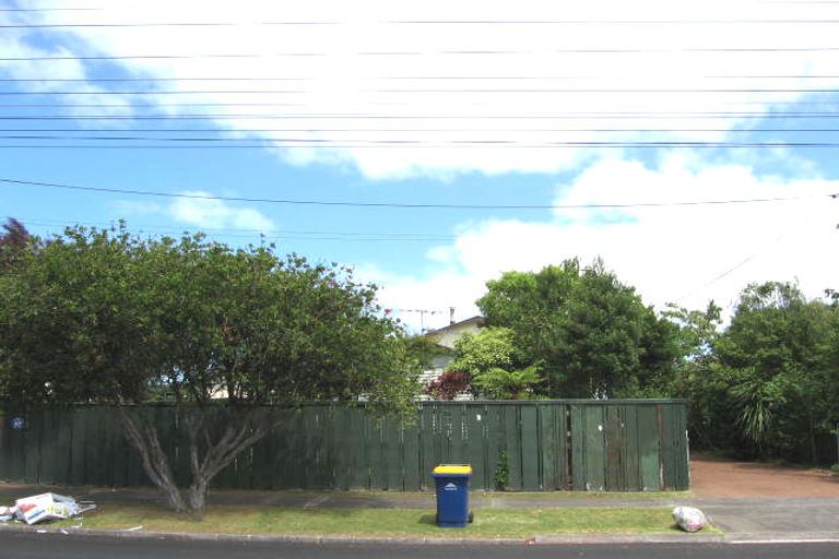 Photo of property in 1/215 Eskdale Road, Birkenhead, Auckland, 0626