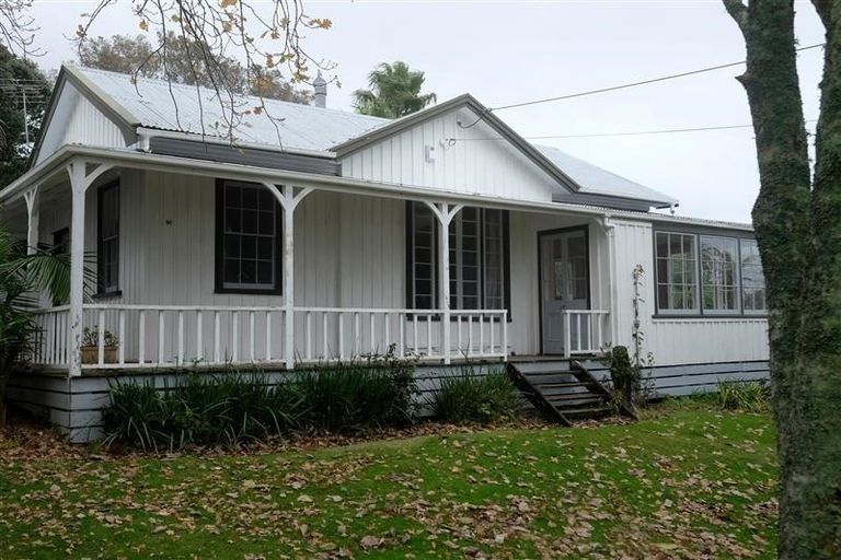 Photo of property in 90 Pendarves Street, New Plymouth, 4310