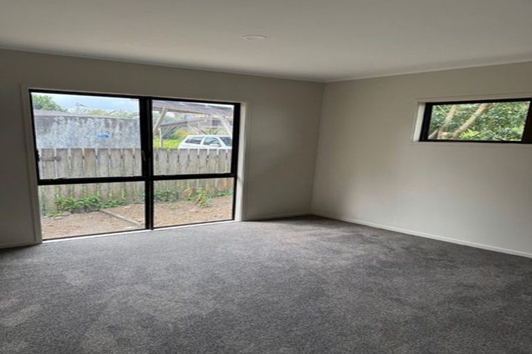 Photo of property in 2/16 Edwin Freeman Place, Ranui, Auckland, 0612