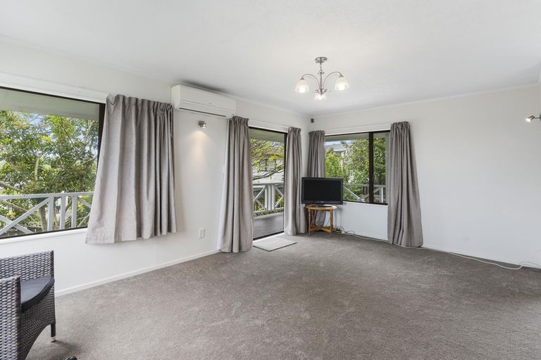 Photo of property in 23 Crail Court, Totara Heights, Auckland, 2105