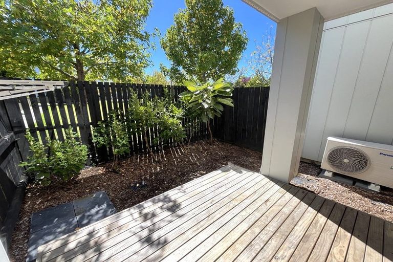 Photo of property in 16 Whai Hua Lane, Mangere Bridge, Auckland, 2022