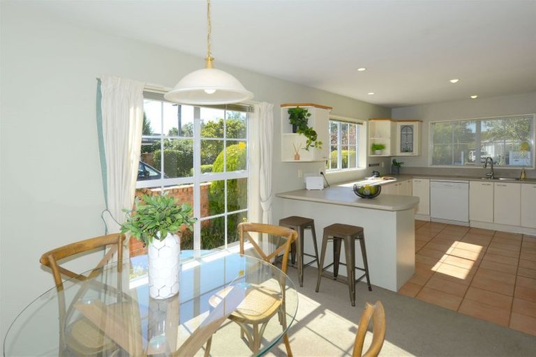 Photo of property in 233 Avonhead Road, Avonhead, Christchurch, 8042