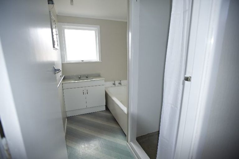 Photo of property in 21 Chorley Avenue, Massey, Auckland, 0614